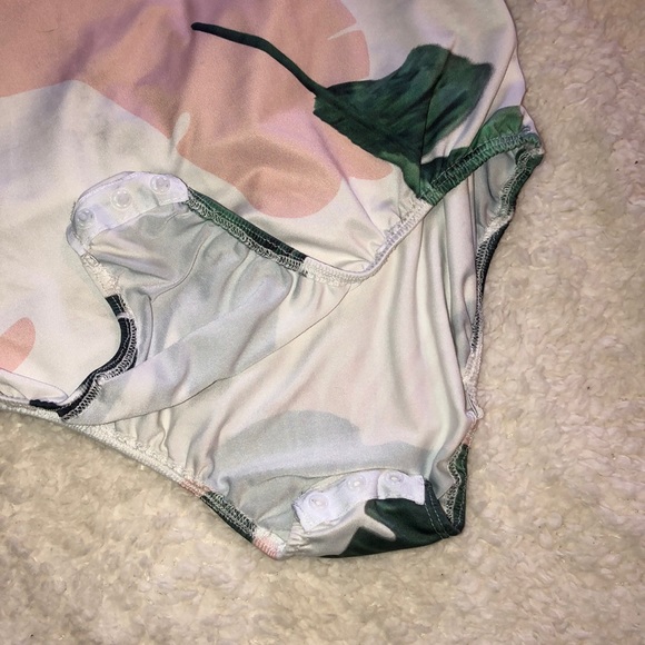 SHEIN Floral Bodysuit - Picture 4 of 4